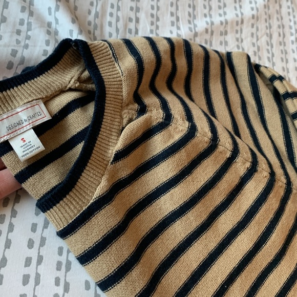 Lightly used Gap cotton sweater - Picture 5 of 5